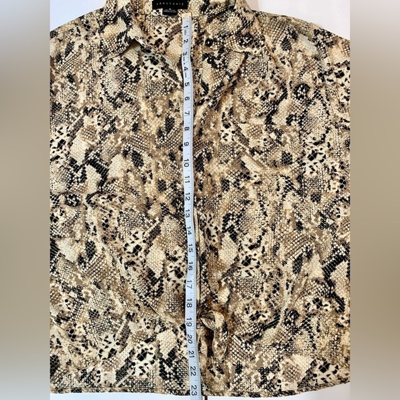 Women’s Loose-Fitting Button Down Tie-Up Snakeskin Print Shirt Sz Medium - Picture 7 of 8